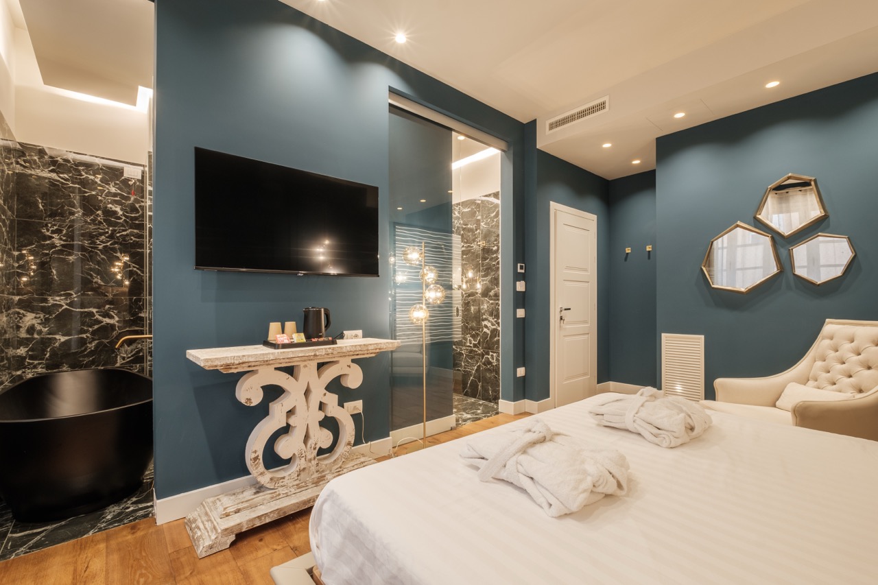 Castello suite bedroom with glass bathroom