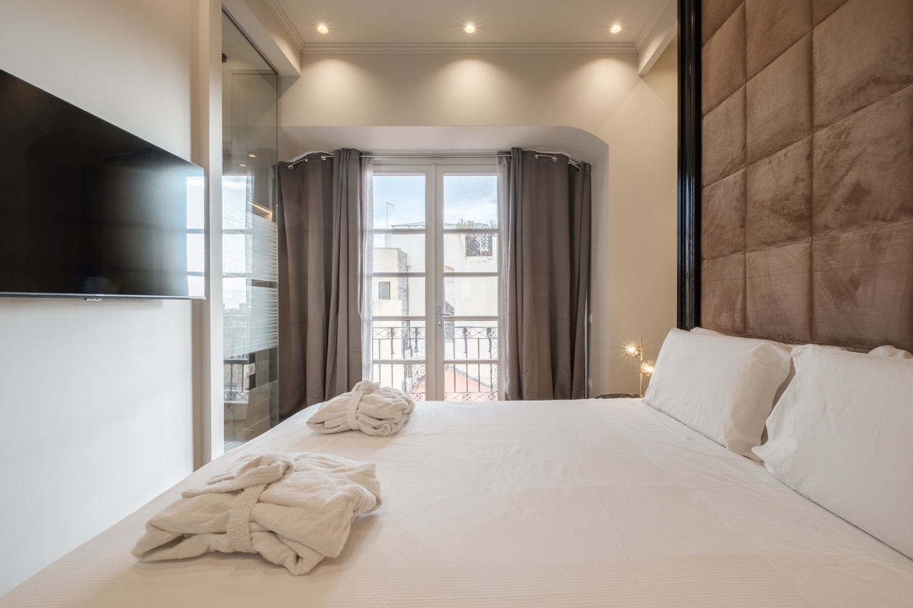 Marina suite bedroom with balcony access