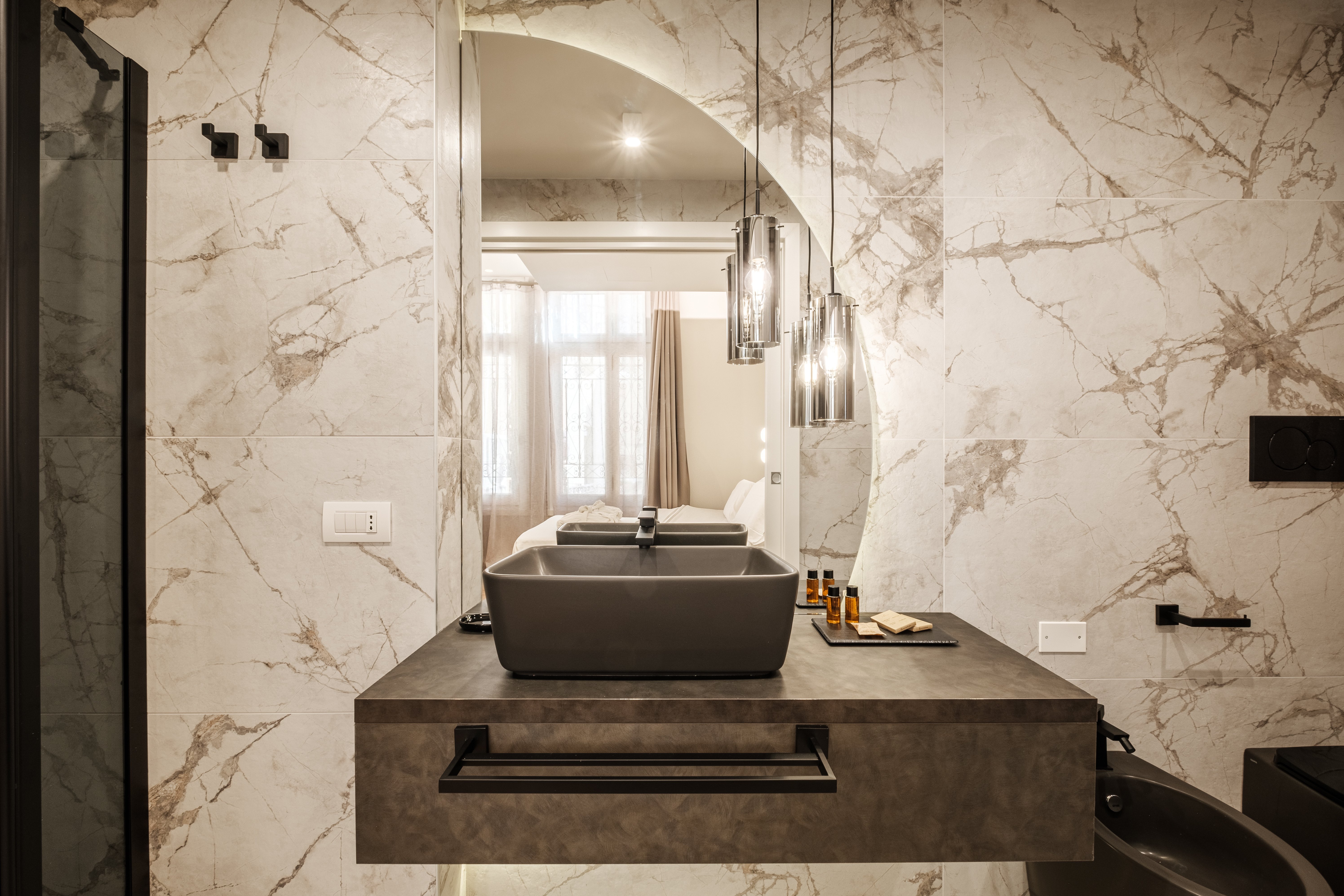 Stampace suite arched mirror