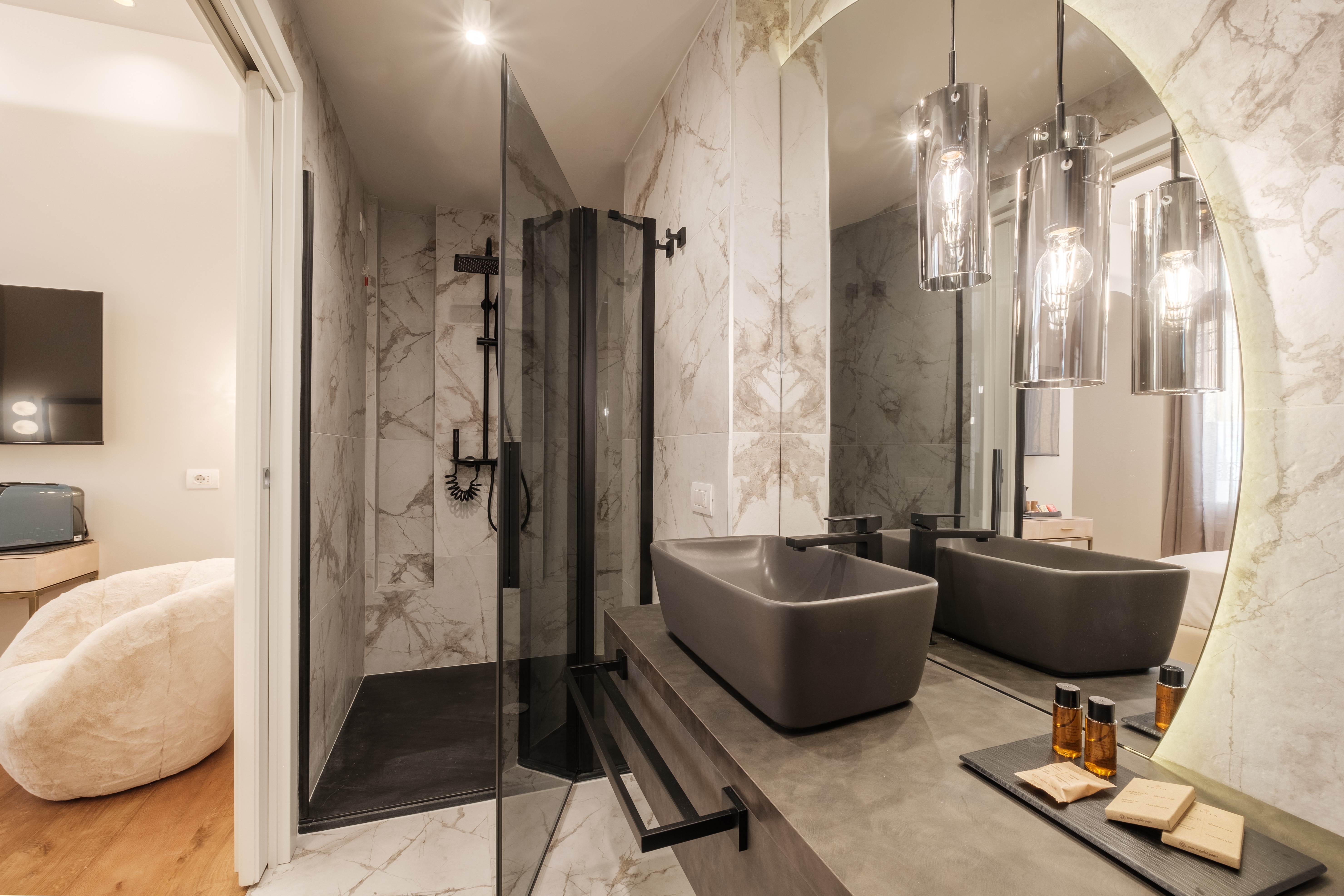 Stampace suite white marble bathroom