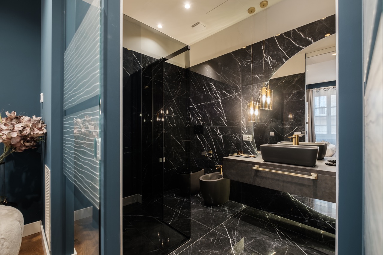 Villanova suite marble bathroom